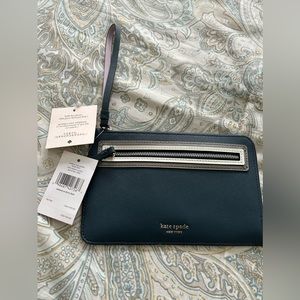 kate spade -Medium 1-zip Wristlet-NWT